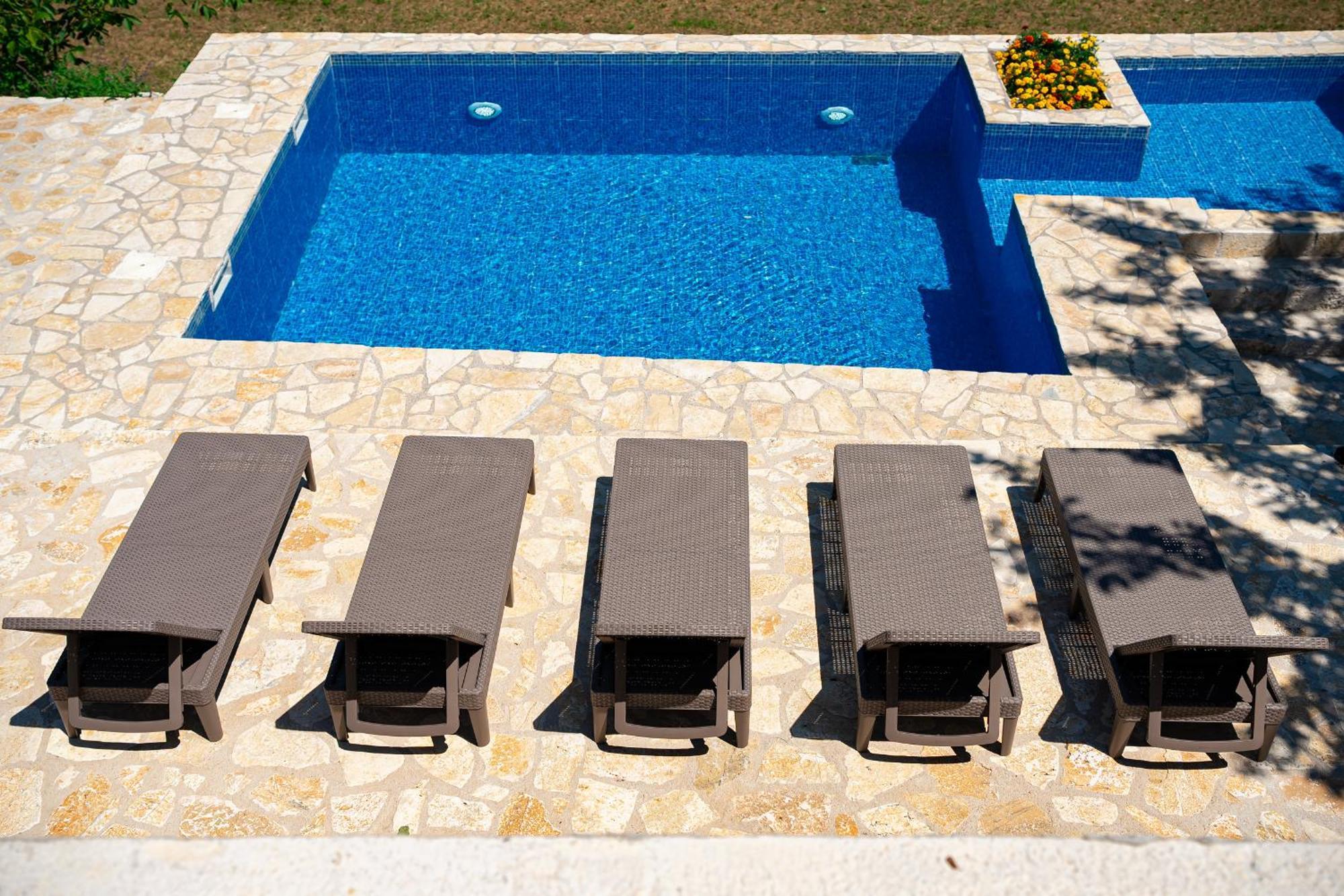 Zen Relaxing Village Luxury tent Cetinje