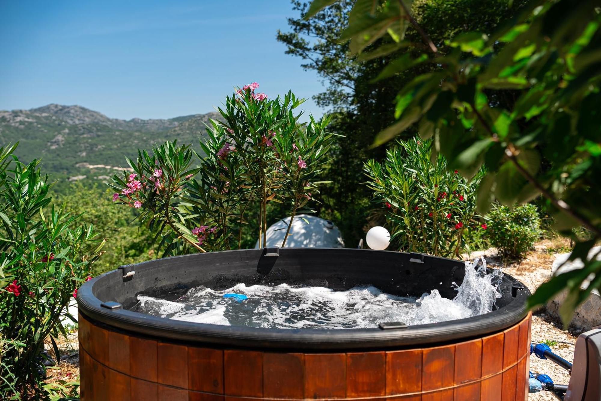 Zen Relaxing Village Luxury tent Cetinje